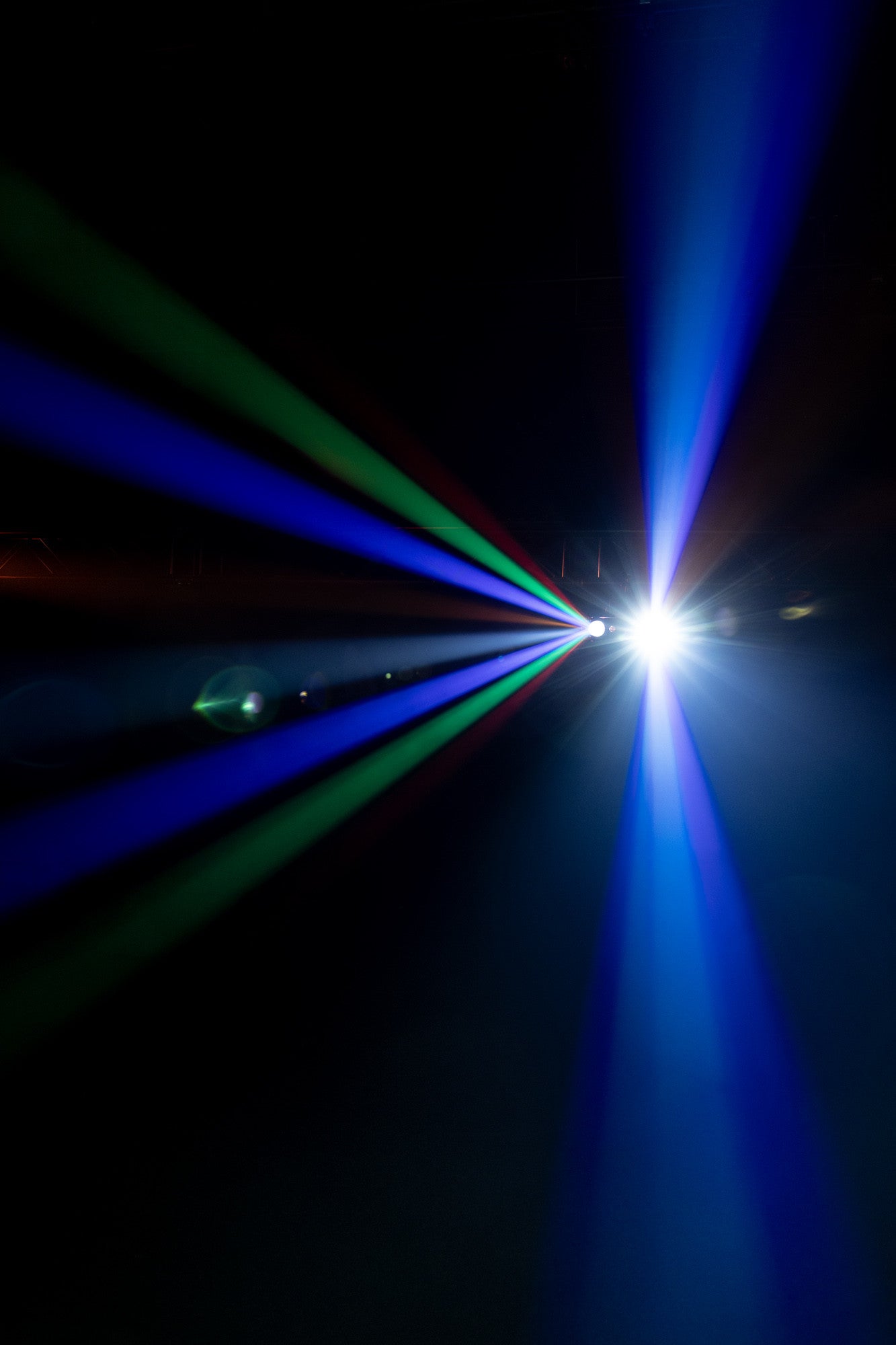 Dynamica Compact 4-in-1 light effect - Showtec | Bellalite