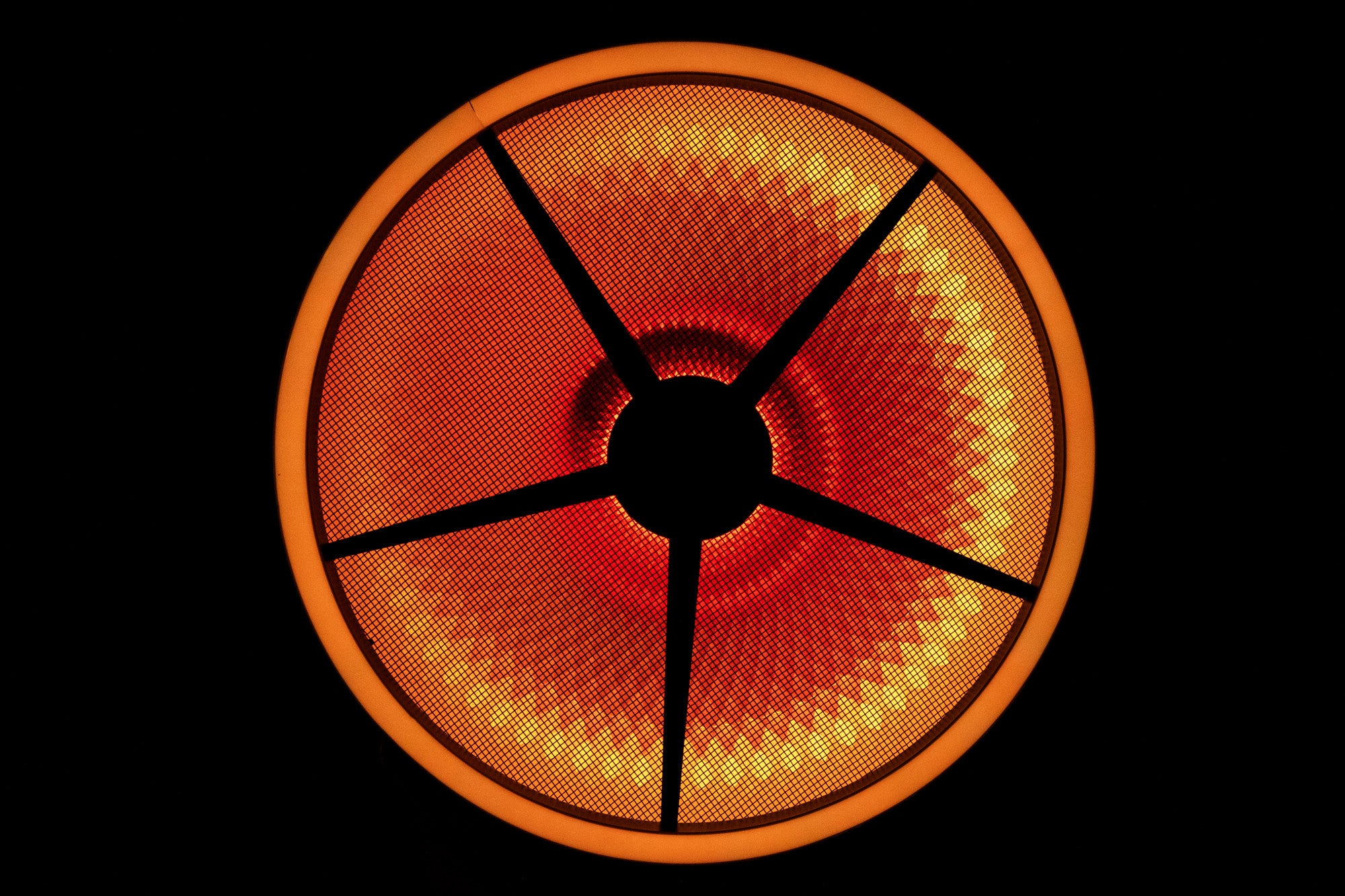 Goliath 320W LED with retro tungsten dimming effect - Showtec | Bellalite