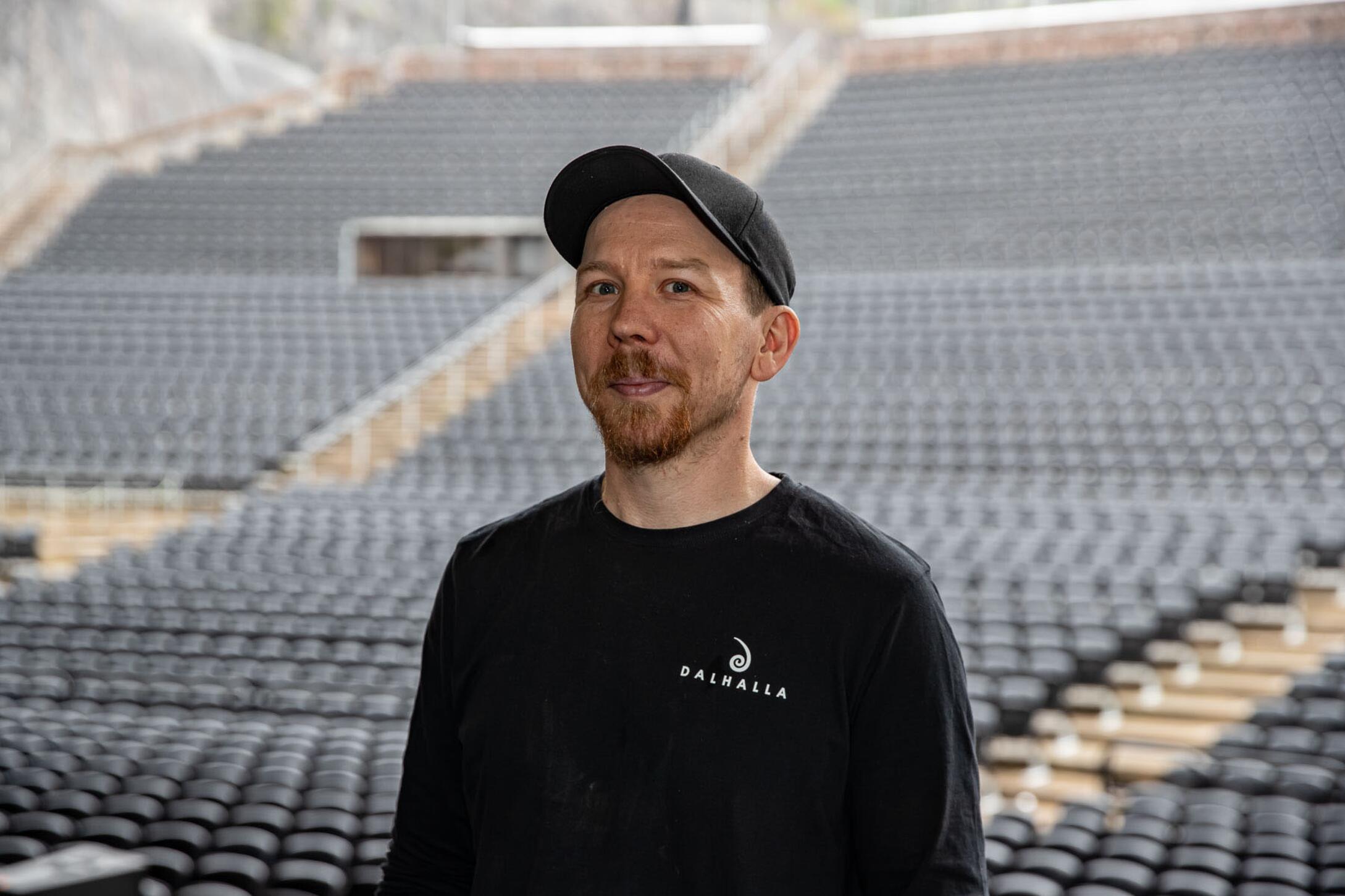 Anders ”Hebbe” Herbertzon, teknisk chef på Dalhalla, vet vad den krävande utomhusmiljön i kalkbrottet ställer för krav på tekniken.
