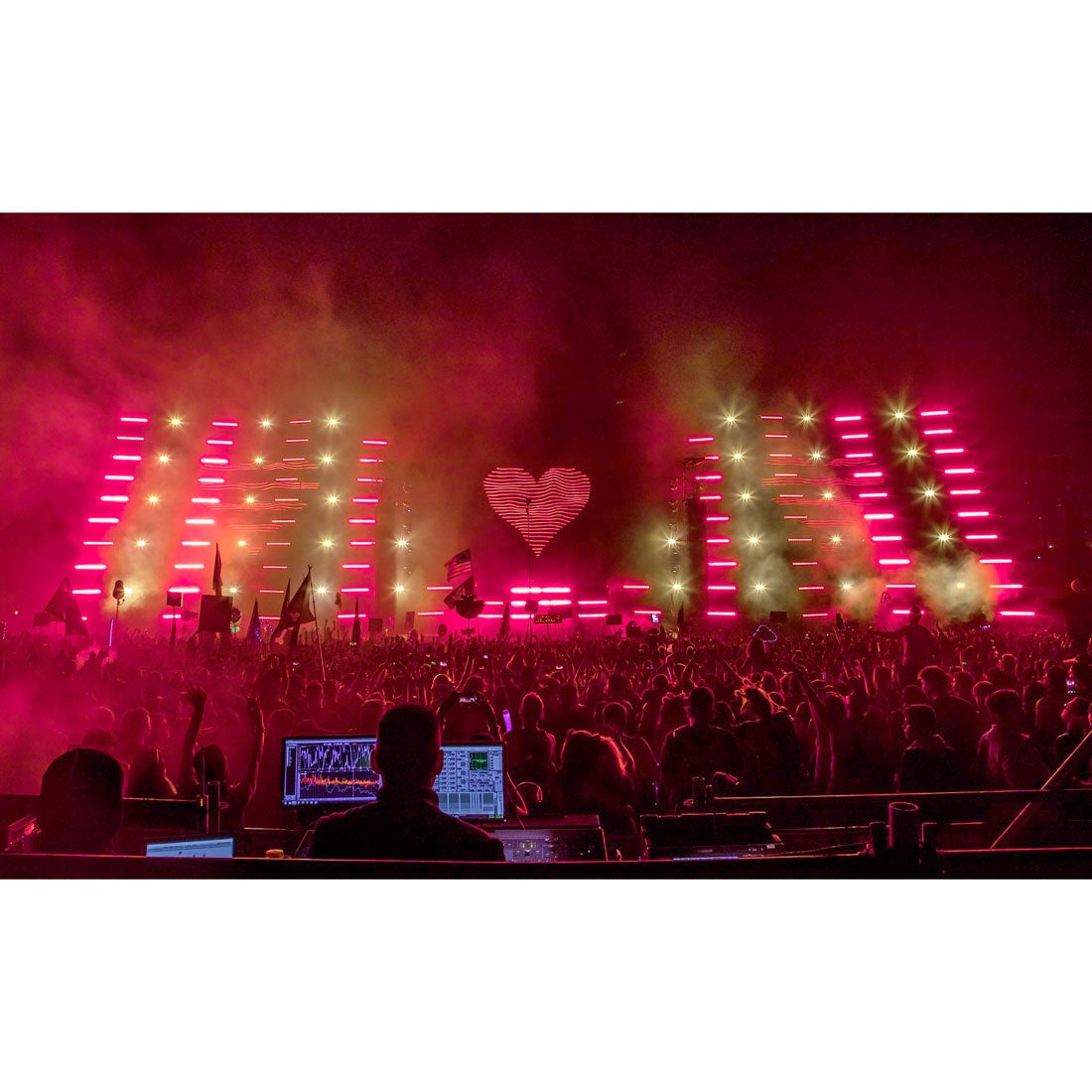 CUEPIX BLINDER WW2 2X100Watt COB Blin - Elation | Bellalite