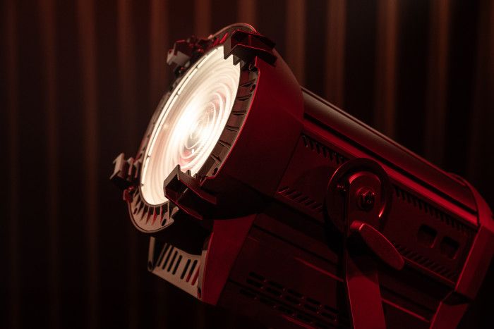 Performer Fresnel 2200 DDT  - Showtec | Bellalite