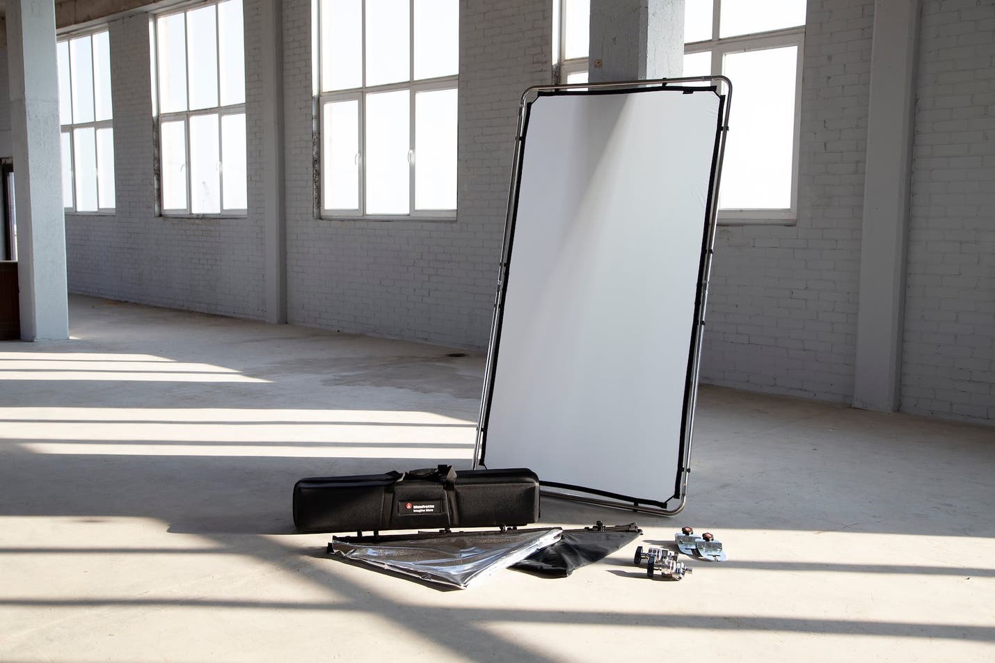 Manfrotto Pro Scrim All In One Kit Med 1,1m x 2m - Manfrotto | Bellalite Manfrotto Pro Scrim All In One Kit Med 1,1m x 2m - Manfrotto | Bellalite
