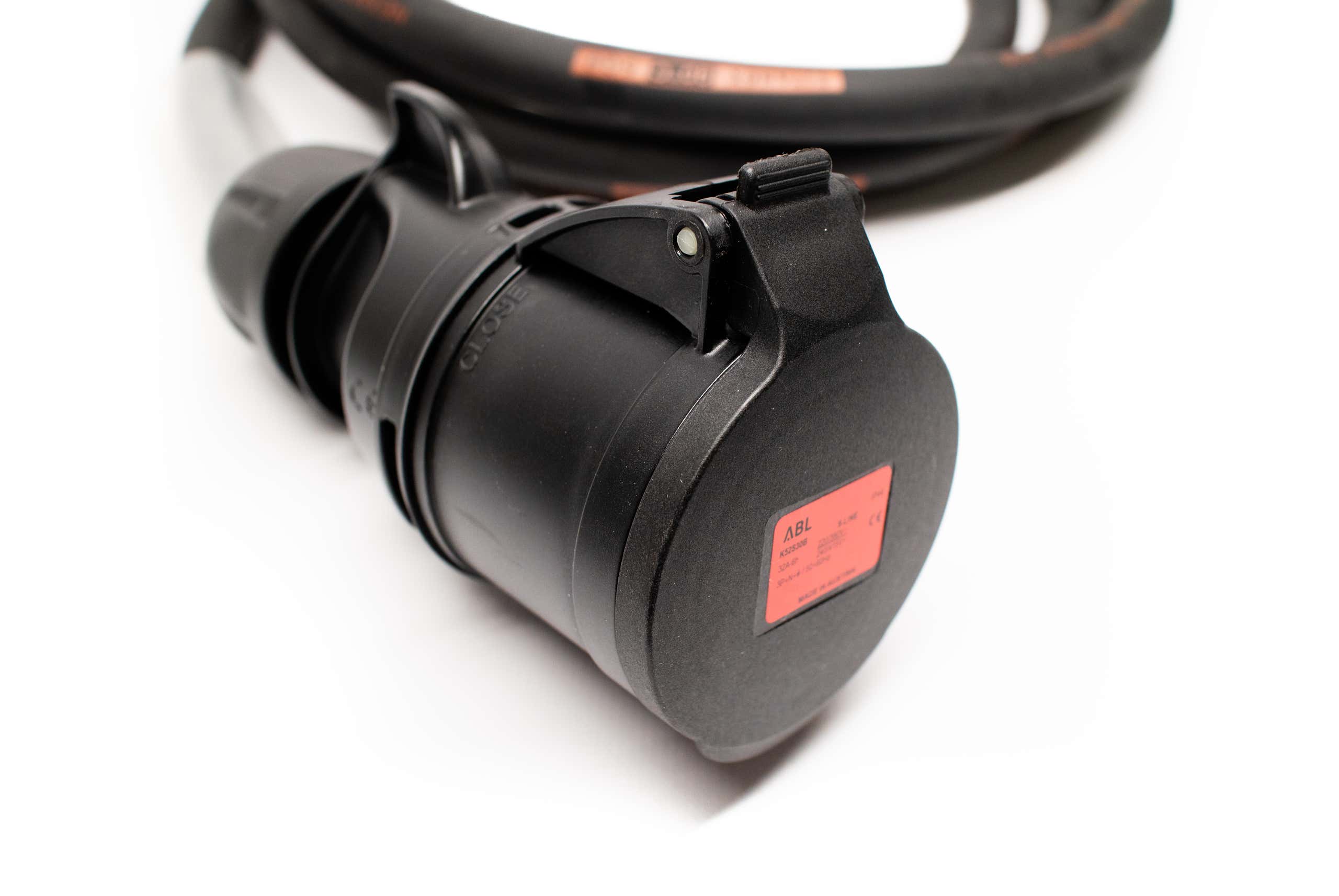 Skarvkabel Titanex 3-fas Svart CEE 16A 2,5m - Prolite | Bellalite Skarvkabel Titanex 3-fas Svart CEE 16A 2,5m - Prolite | Bellalite