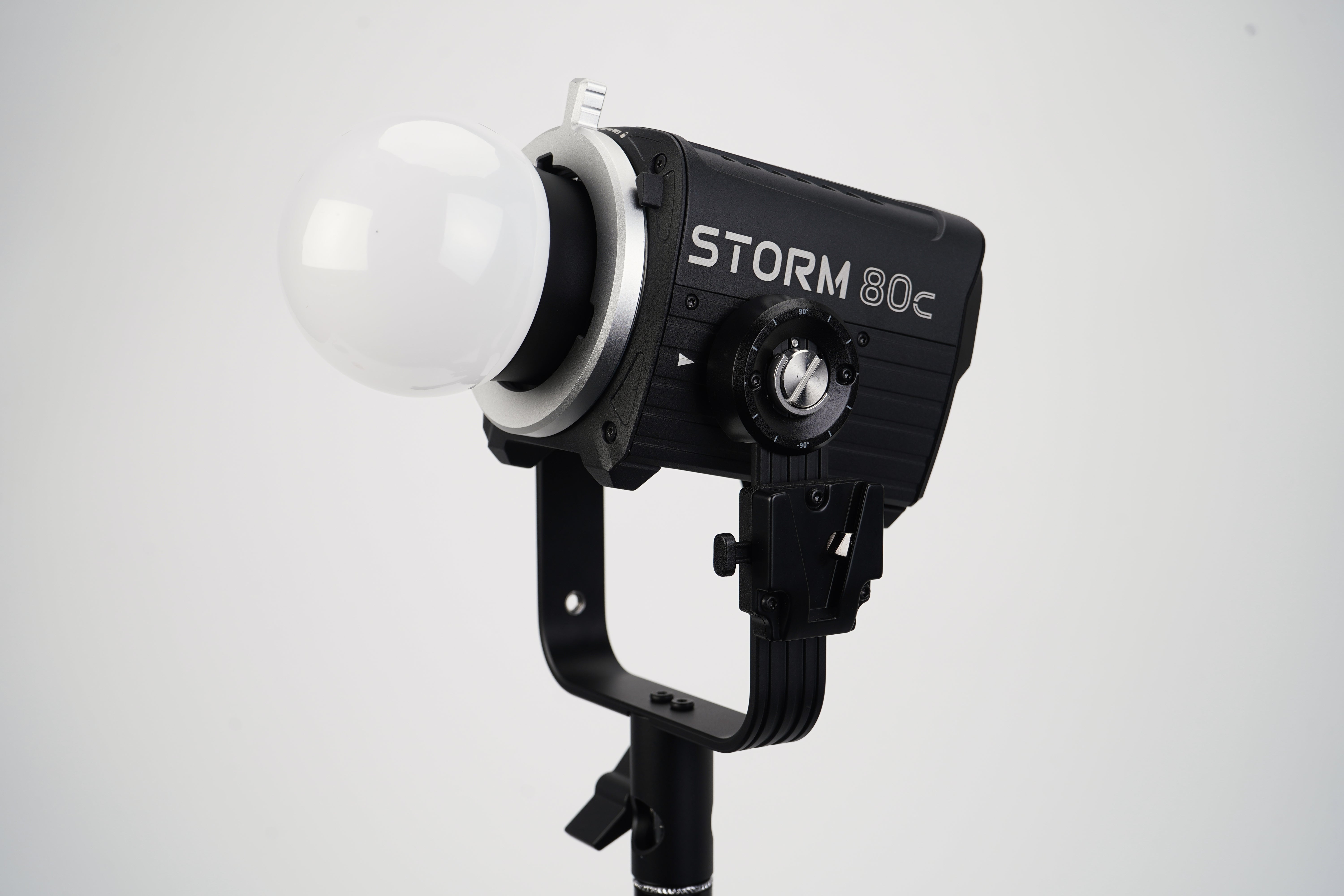 Aputure Storm 80c  - APUTURE | Bellalite