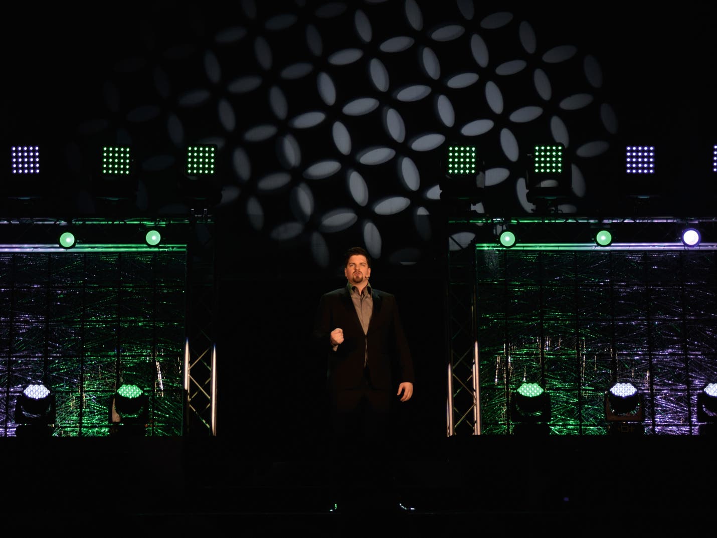 Följespot LED SL-400 DMX - Eurolite | Bellalite Följespot LED SL-400 DMX - Eurolite | Bellalite