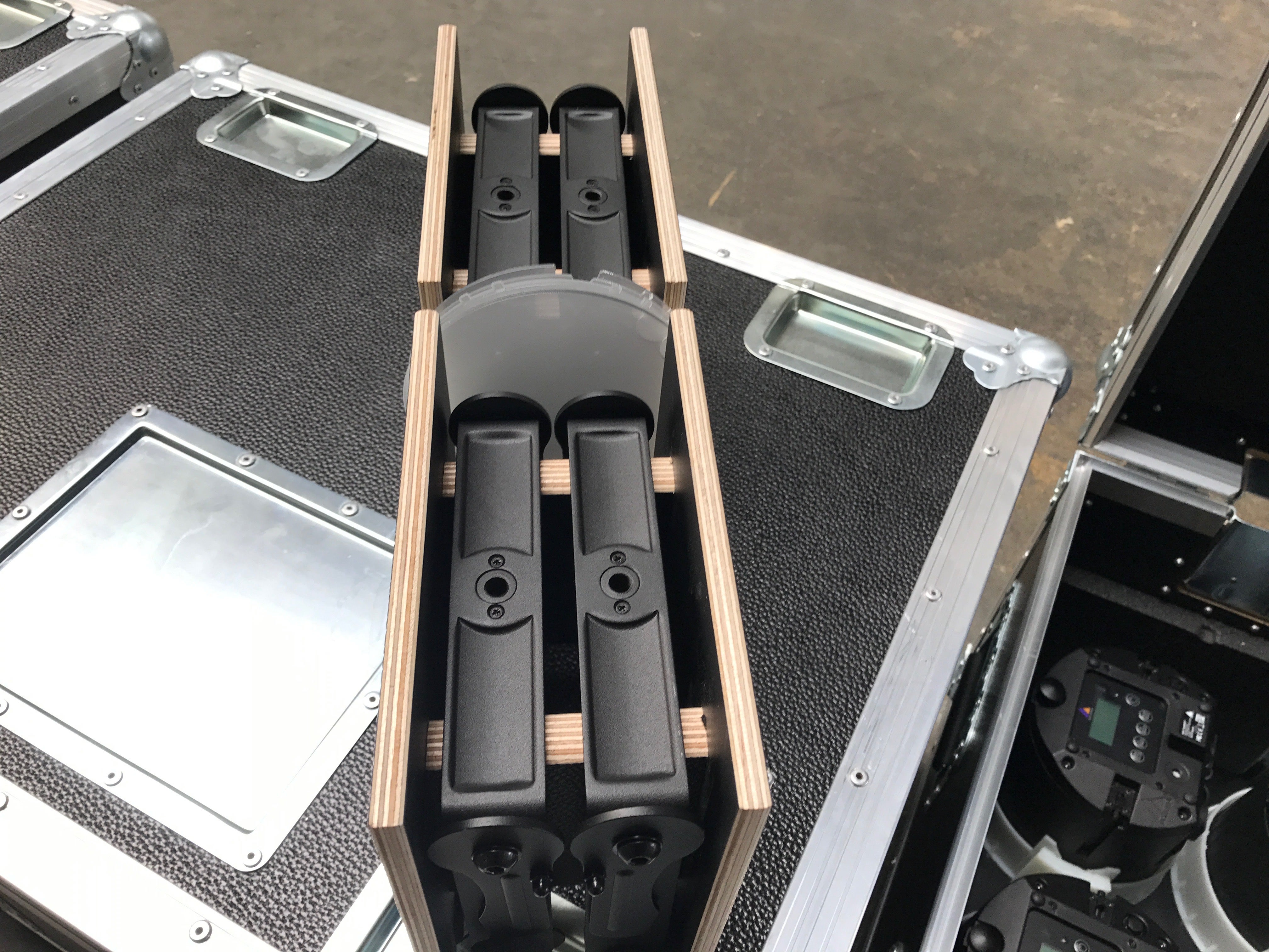 Astera AX5 TriplePAR Set 8x AX5 TriplePAR, Charging Case & Accessories - Astera | Bellalite
