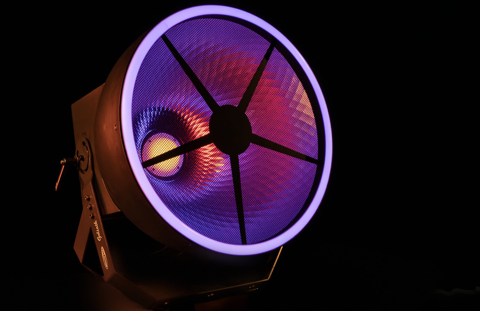 Goliath 320W LED with retro tungsten dimming effect - Showtec | Bellalite