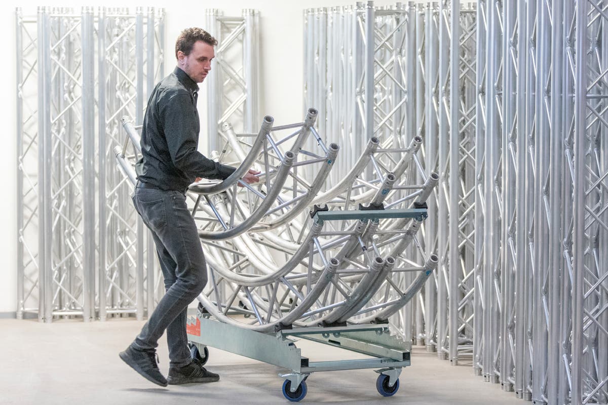 Admiral Strong Girl Truss 40 4x 125mm bromsade hjul - Admiral Staging | Bellalite Admiral Strong Girl Truss 40 4x 125mm bromsade hjul - Admiral Staging | Bellalite