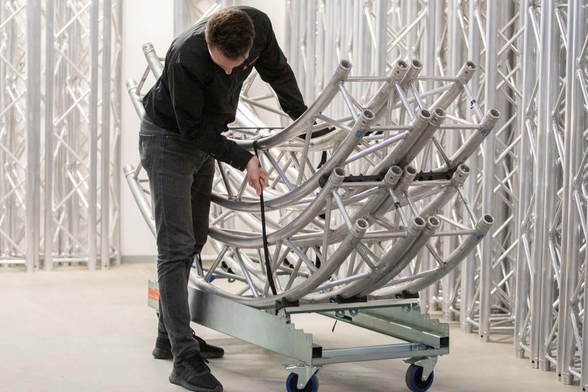 Admiral Strong Girl Truss 40 4x 125mm bromsade hjul - Admiral Staging | Bellalite Admiral Strong Girl Truss 40 4x 125mm bromsade hjul - Admiral Staging | Bellalite