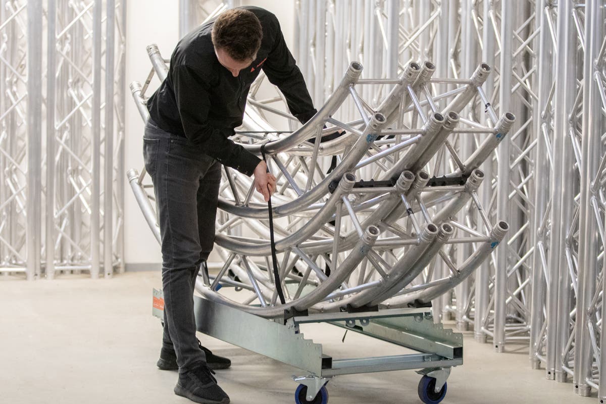 Admiral Strong Girl Truss 40 4x 125mm bromsade hjul - Admiral Staging | Bellalite Admiral Strong Girl Truss 40 4x 125mm bromsade hjul - Admiral Staging | Bellalite