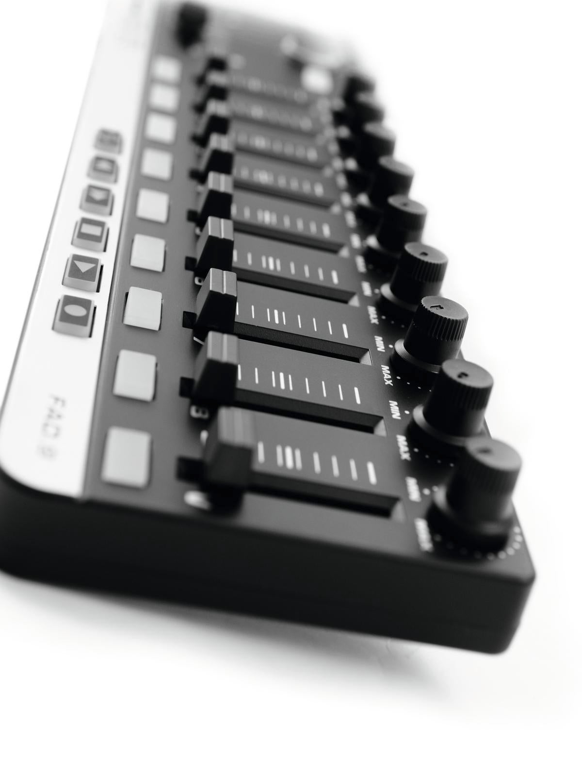 FAD-9 MIDI Controller 9 faders - Omnitronic | Bellalite