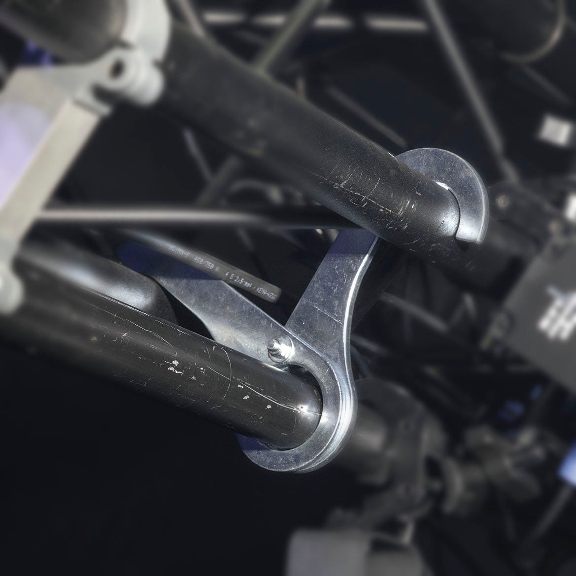 The Moustache - Single Tube Clamp  Svart - Showgear | Bellalite