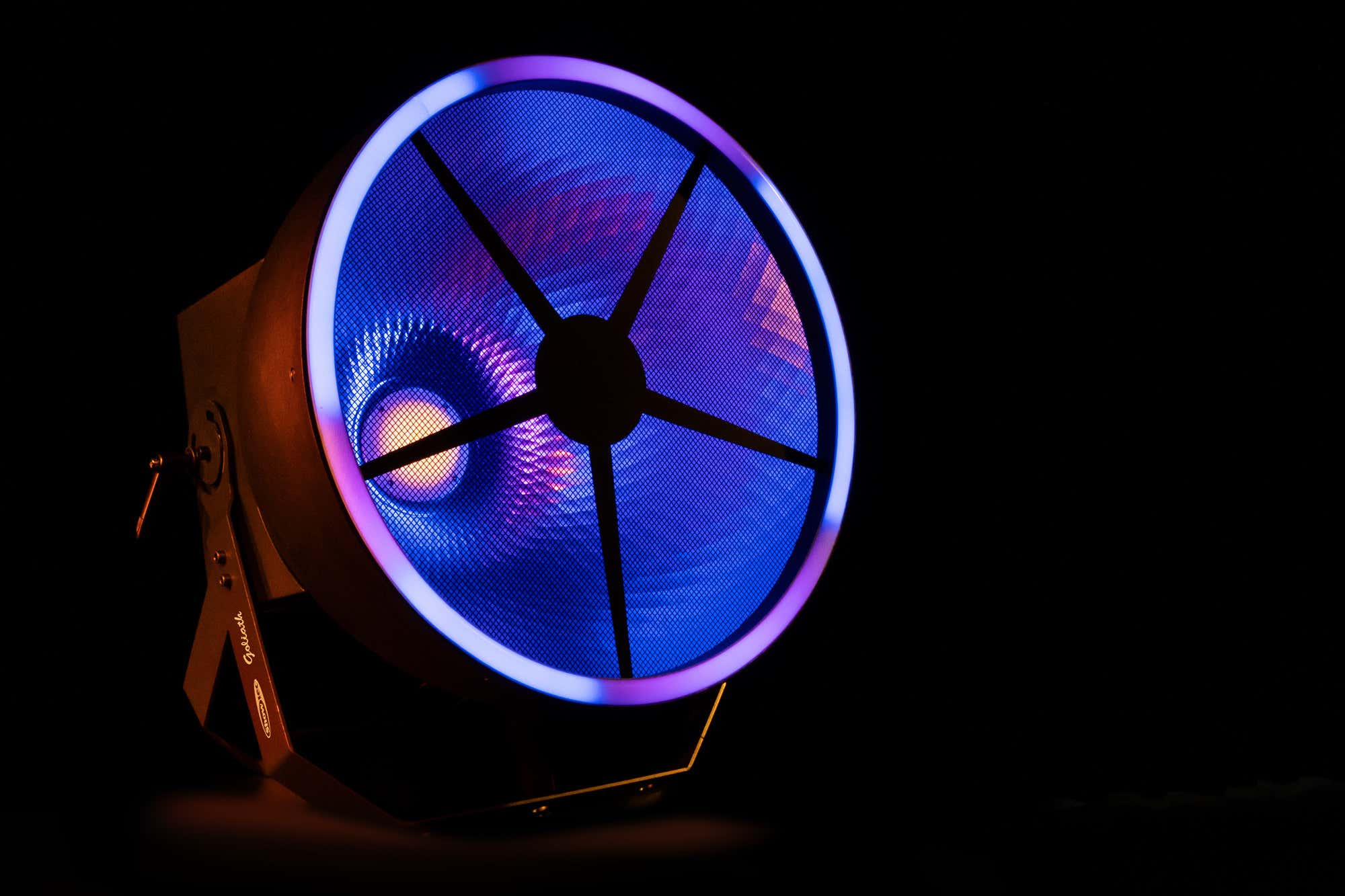 Goliath 320W LED with retro tungsten dimming effect - Showtec | Bellalite Goliath 320W LED with retro tungsten dimming effect - Showtec | Bellalite