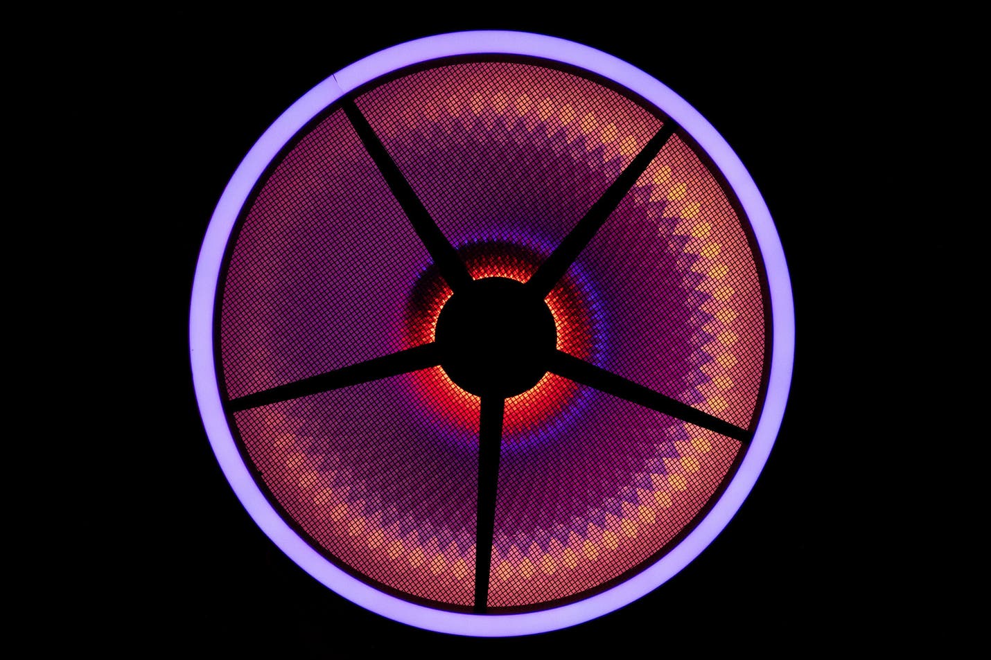 Goliath 320W LED with retro tungsten dimming effect - Showtec | Bellalite Goliath 320W LED with retro tungsten dimming effect - Showtec | Bellalite