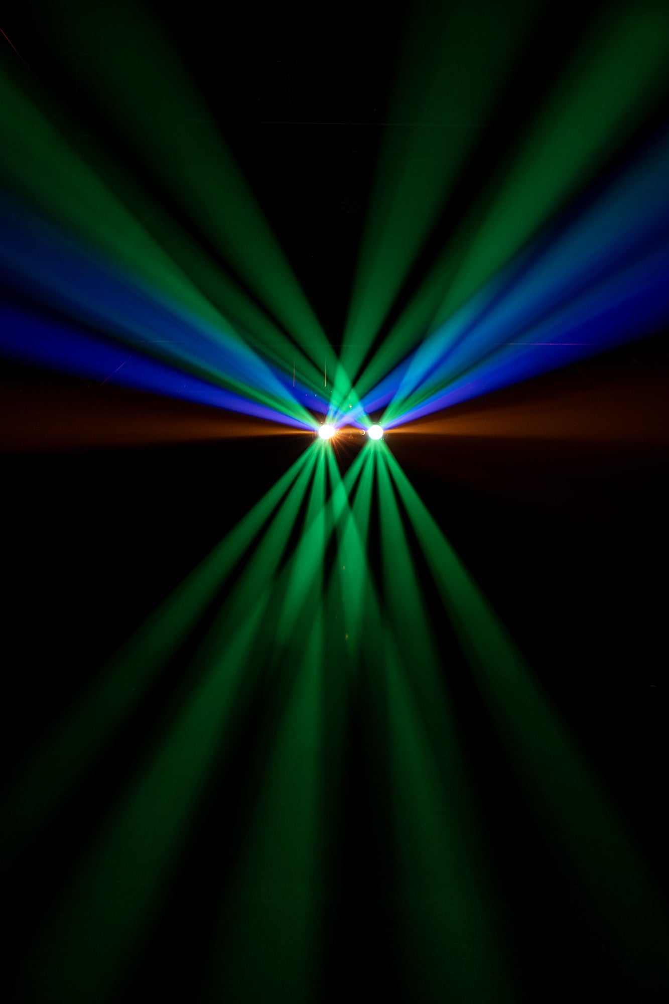 Dynamica Compact 4-in-1 light effect - Showtec | Bellalite