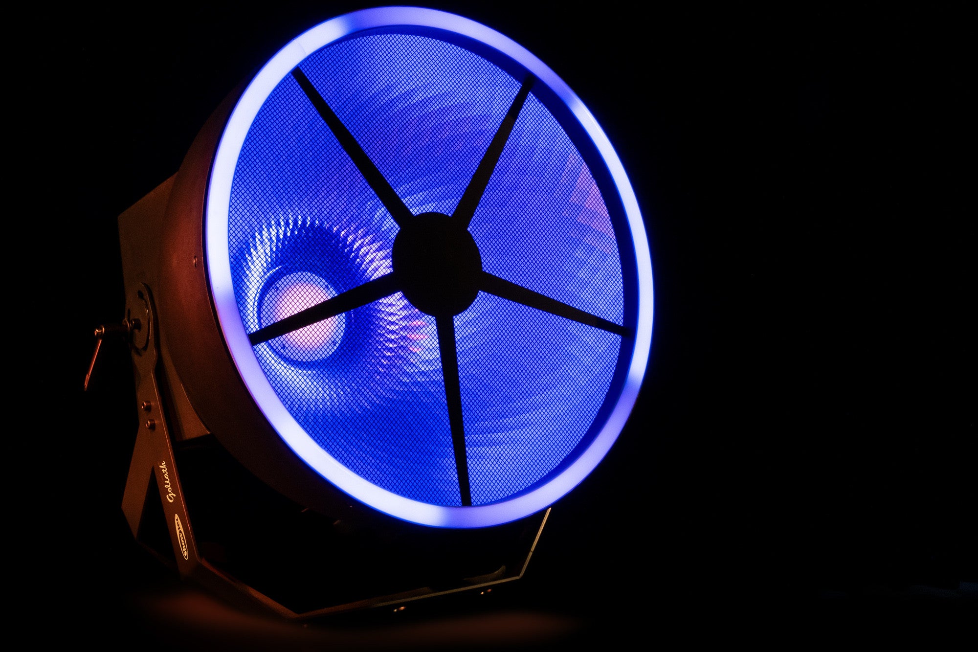 Goliath 320W LED with retro tungsten dimming effect - Showtec | Bellalite