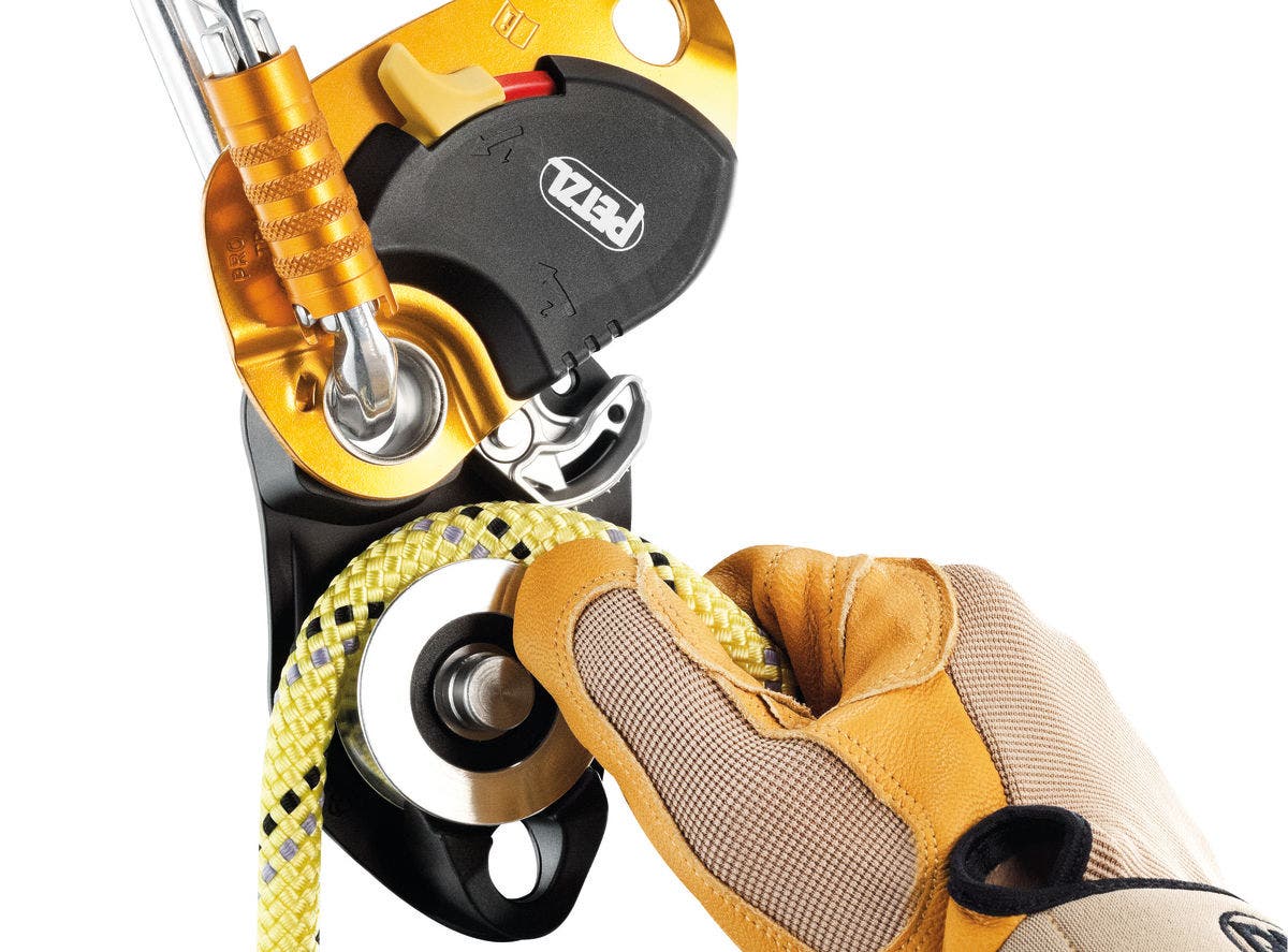 Petzl Pro Traxion Loss-Resistant Progress Capture Pulley - Petzl | Bellalite Petzl Pro Traxion Loss-Resistant Progress Capture Pulley - Petzl | Bellalite