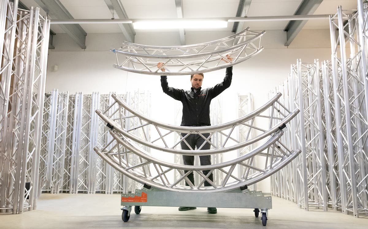 Admiral Strong Girl Truss 40 4x 125mm bromsade hjul - Admiral Staging | Bellalite Admiral Strong Girl Truss 40 4x 125mm bromsade hjul - Admiral Staging | Bellalite