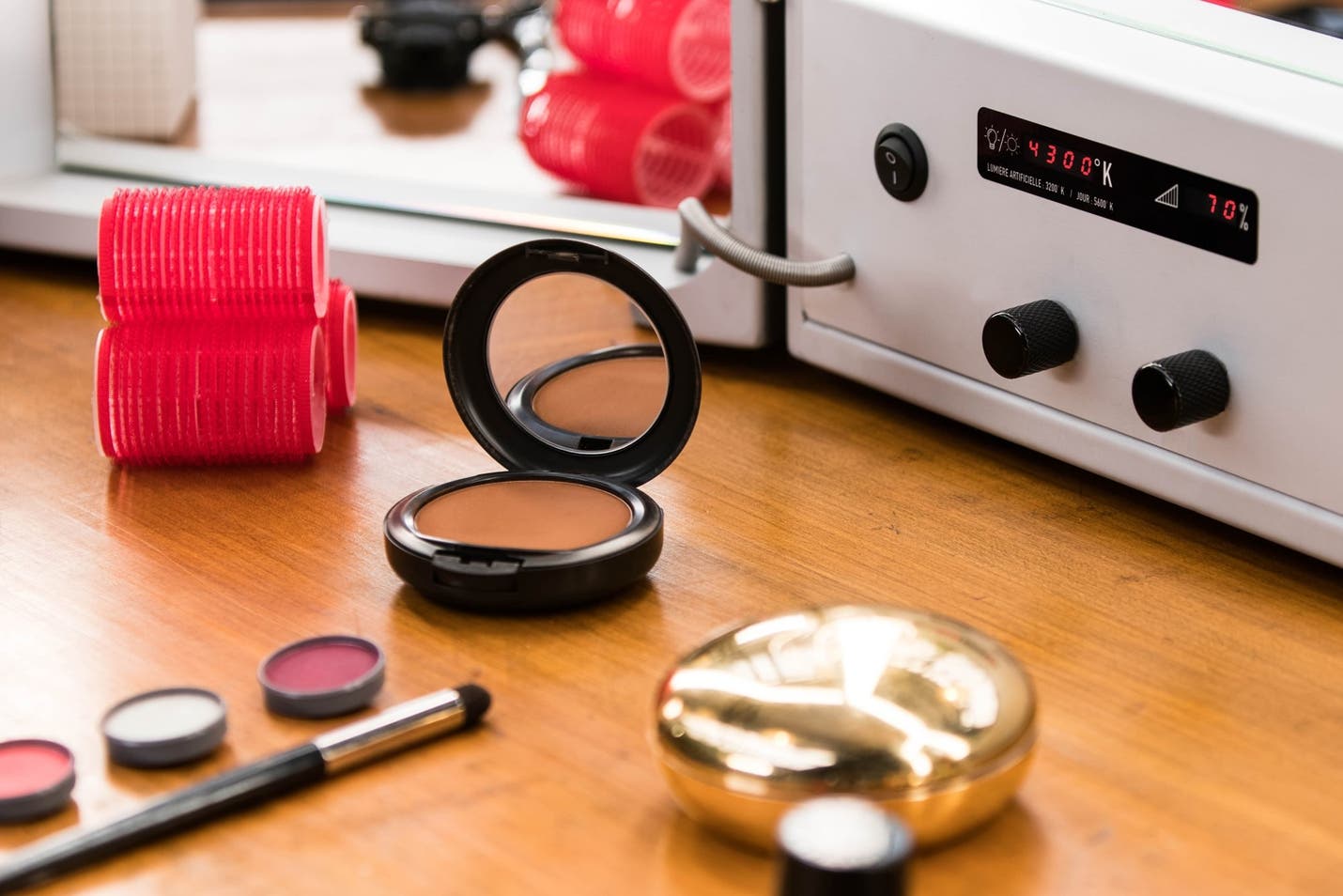 Nestor Triptych Makeup Mirror Grå - NESTOR | Bellalite Nestor Triptych Makeup Mirror Grå - NESTOR | Bellalite